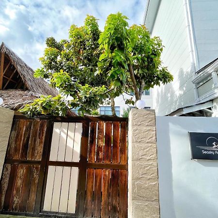 Siargao Seasky Resort Catangnan Exterior photo