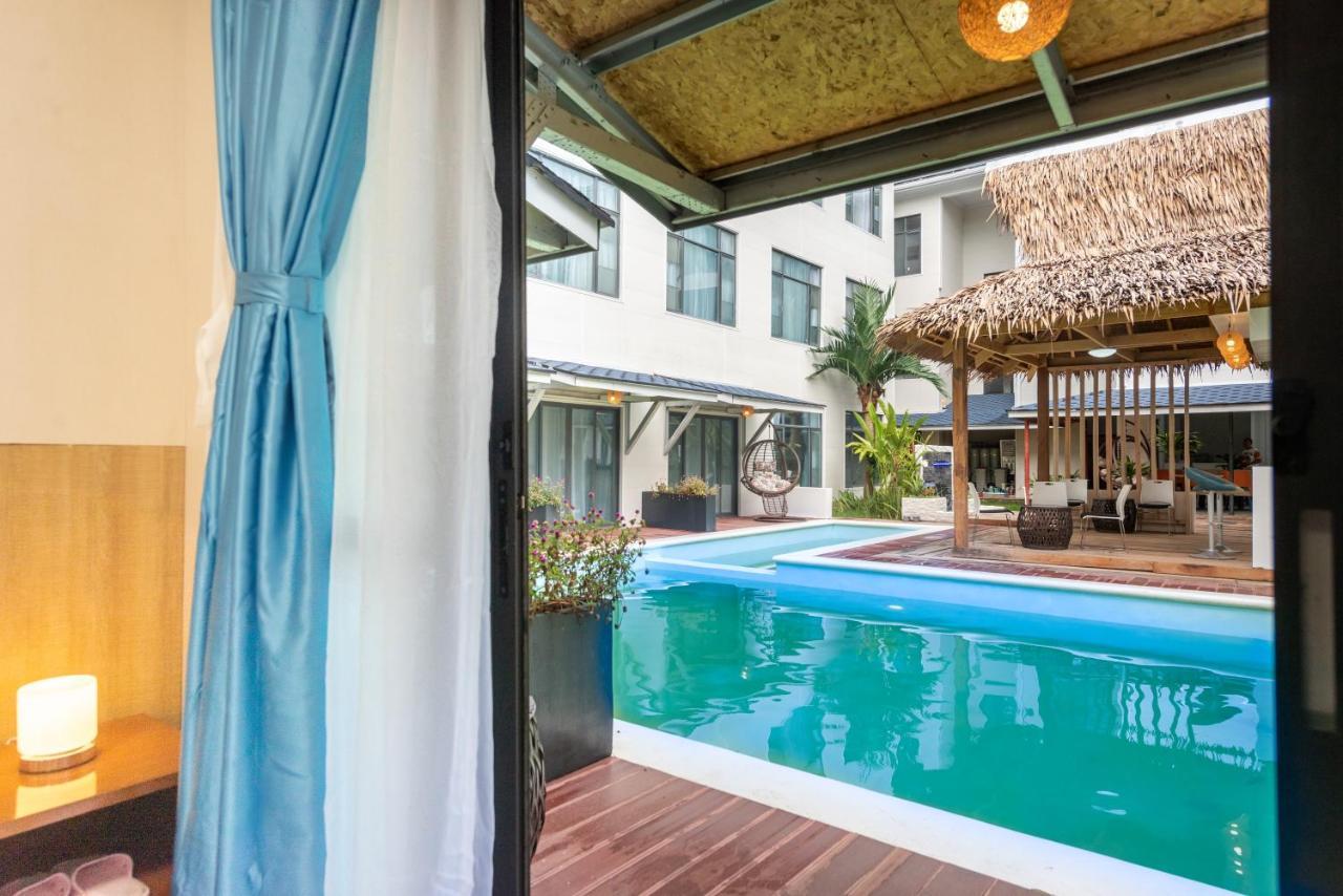 Siargao Seasky Resort Catangnan Exterior photo