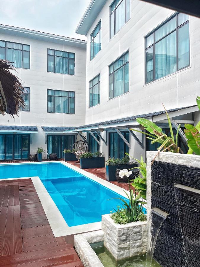 Siargao Seasky Resort Catangnan Exterior photo